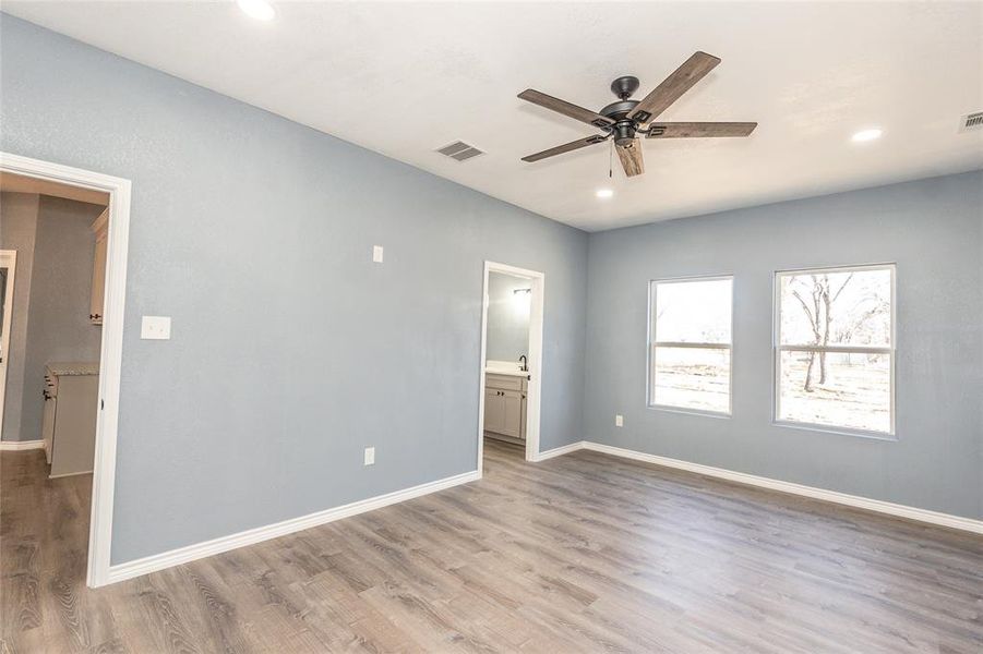 Spacious, unfurnished interior of a new home in , Nocona (Image 16).