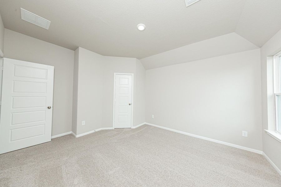 Spacious, unfurnished interior of a new home in River Ranch, Dayton (Image 15).