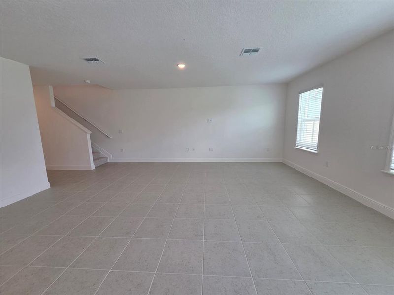 Spacious, unfurnished interior of a new home in Villamar, Winter Haven (Image 15).