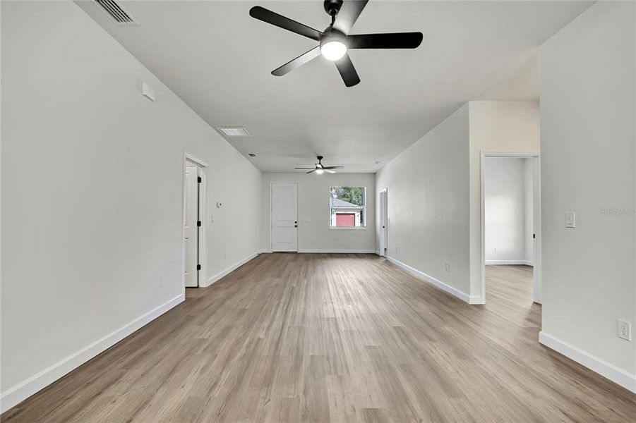 Spacious, unfurnished interior of a new home in , Tampa (Image 18).