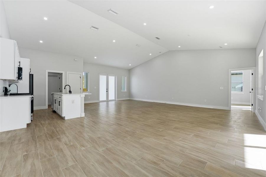 Spacious, unfurnished interior of a new home in , North Port (Image 19).