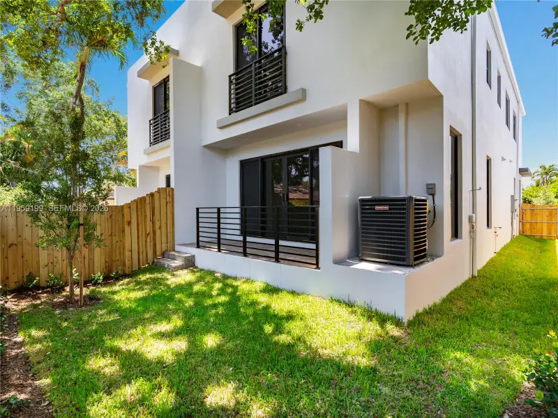 Exterior details and patio area of a home in , Fort Lauderdale (Image 4).