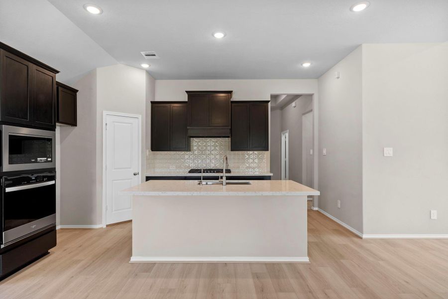 Furnished interior view inside a new home in The Highlands 45', Porter (Image 8).