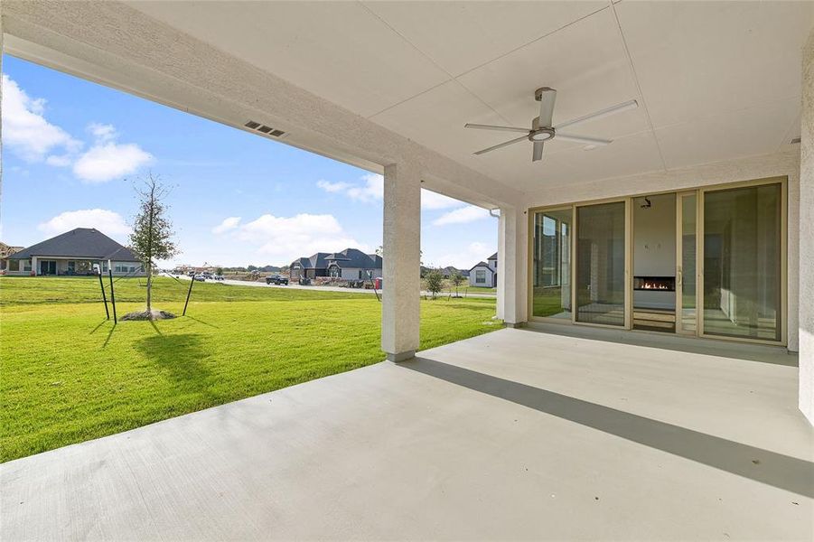 Looking to the right of the patio. The yard and greenbelt are awesome!