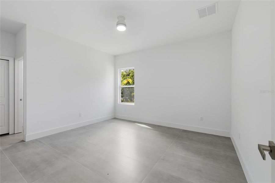 Spacious, unfurnished interior of a new home in , Port Charlotte (Image 16).