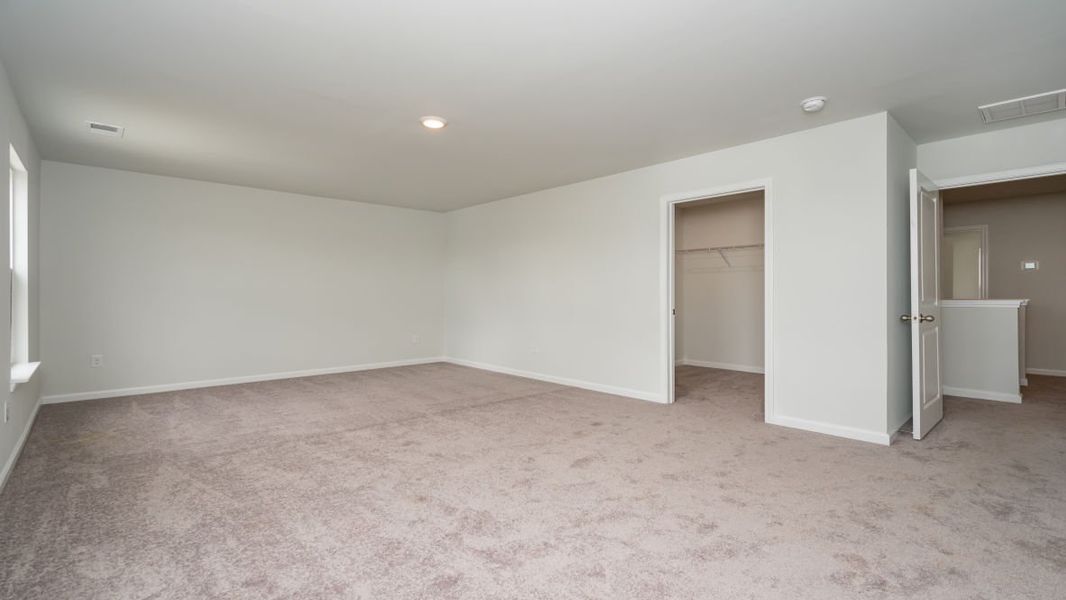 Representative unfurnished interior of a home built from the GALEN by D.R. Horton in Island Green, Myrtle Beach (Image 39).
