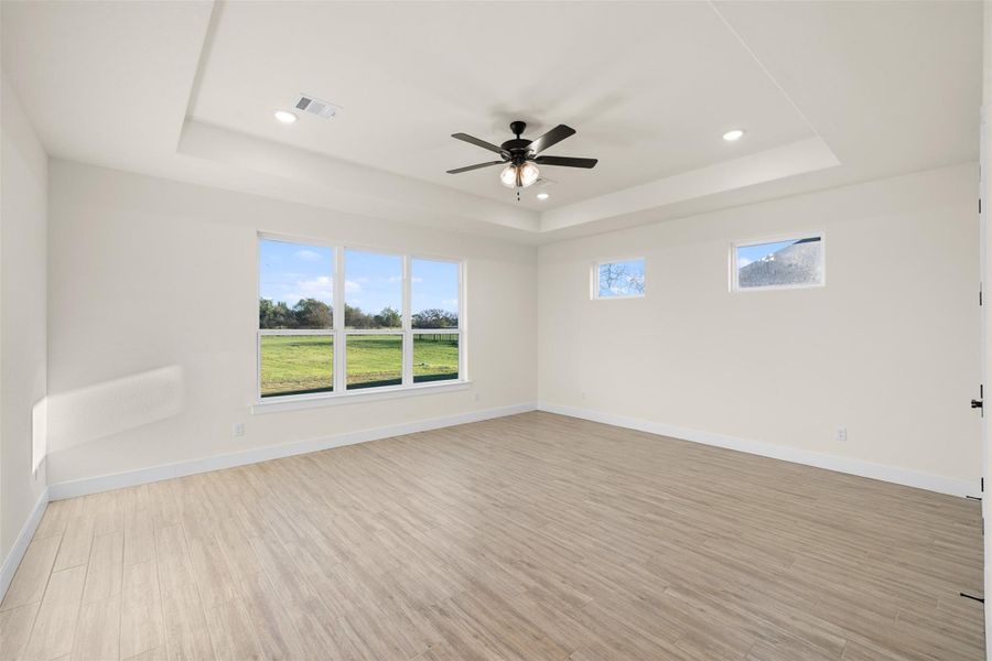 Spacious, unfurnished interior of a new home in , Iola (Image 29).