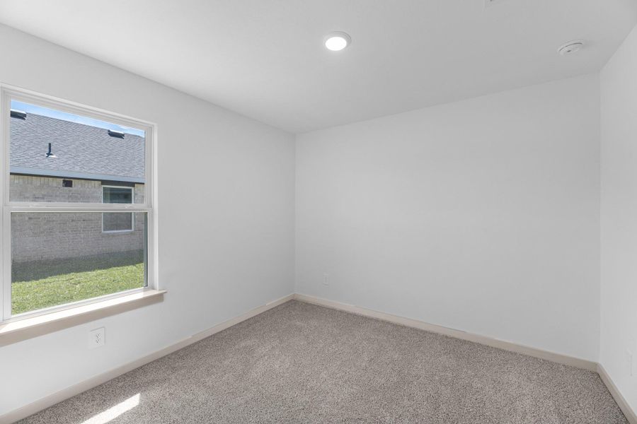 Spacious, unfurnished interior of a new home in Watermark, Alvin (Image 24).