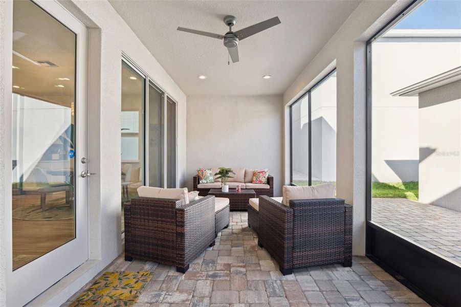 Exterior details and patio area of a home in , Winter Garden (Image 3).
