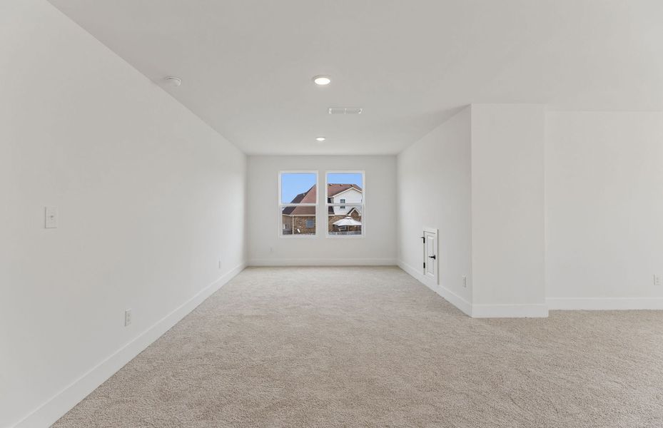 Representative unfurnished interior of a home built from the Mystique by Pulte Homes in Glenview Farms, Murfreesboro (Image 17).