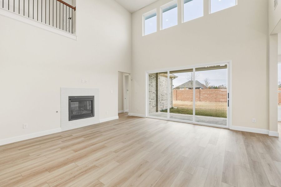 Spacious, unfurnished interior of a new home in Edgewater, Fate (Image 18).