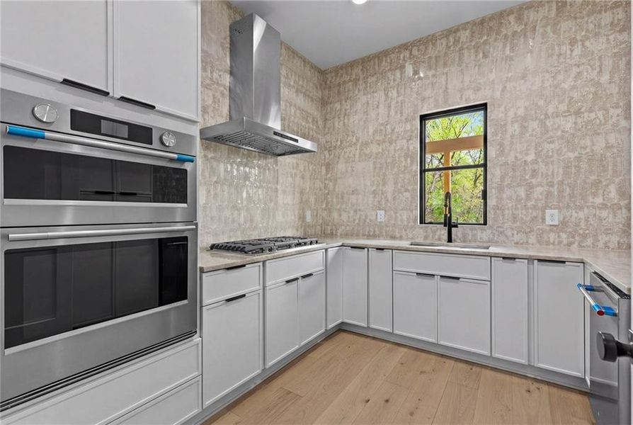 Furnished interior view inside a new home in , Buford (Image 7).