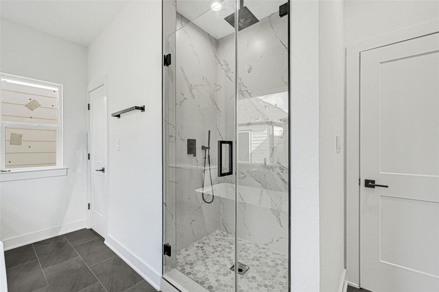 Separate shower Separate shower