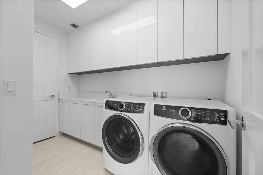 Furnished interior view inside a new home in Selene Oceanfront Residences, Fort Lauderdale (Image 6).