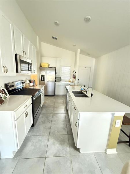 Furnished interior view inside a new home in , Kissimmee (Image 10).