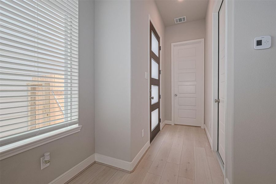 Spacious, unfurnished interior of a new home in Regents Court, Houston (Image 40).