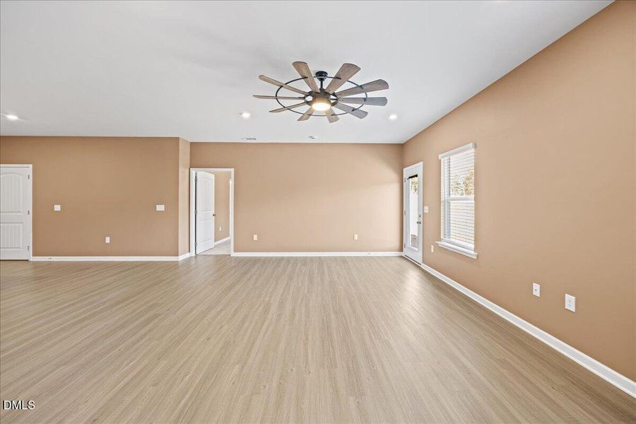 23-2A1A2697 23-2A1A2697