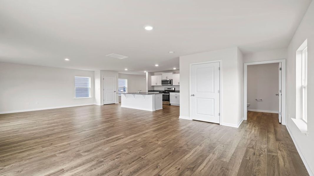 Spacious, unfurnished interior of a new home in Durbin Meadows, Fountain Inn (Image 16).