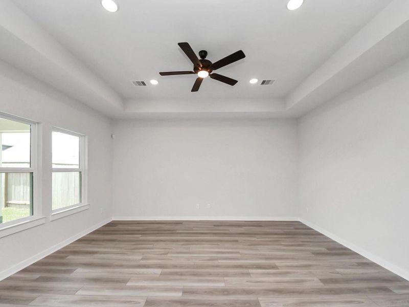 Spacious, unfurnished interior of a new home in River Ranch Meadows, Dayton (Image 25).