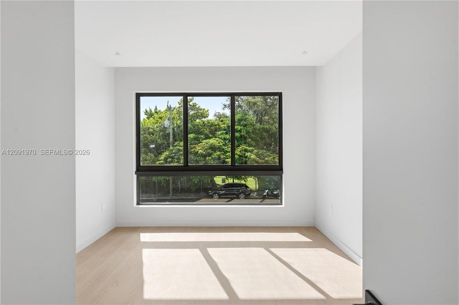 Spacious, unfurnished interior of a new home in , Miami (Image 20).