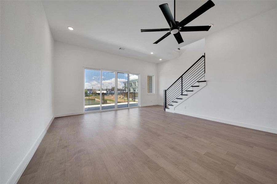 Spacious, unfurnished interior of a new home in Lago Pointe, Seabrook (Image 25). Spacious, unfurnished interior of a new home in Lago Pointe, Seabrook (Image 25).
