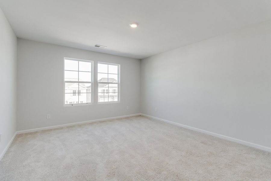 Spacious, unfurnished interior of a new home in Ellington, Elgin (Image 30).