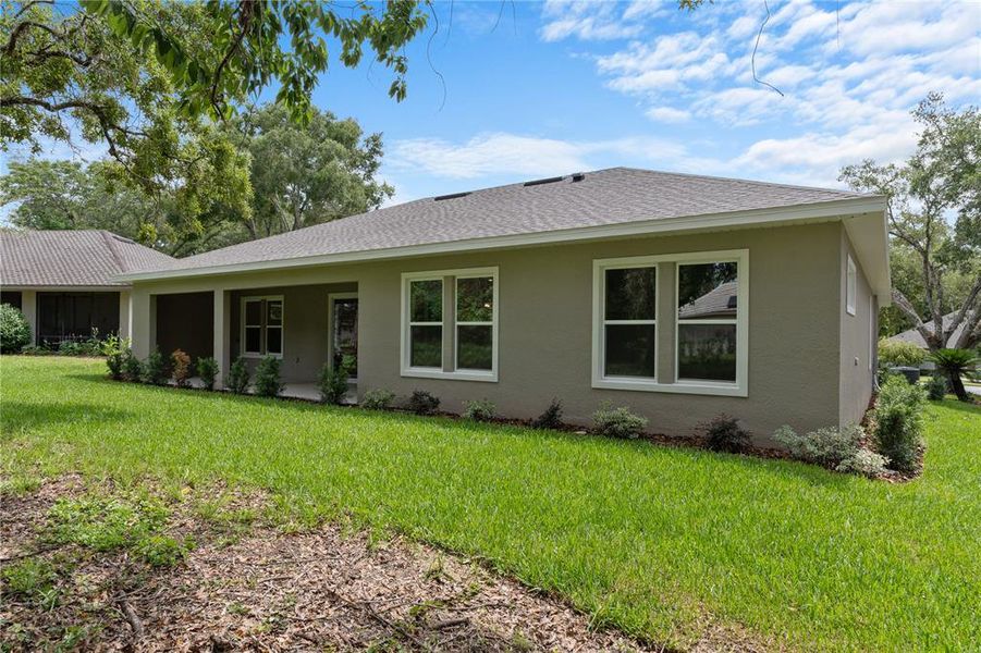 Exterior details and patio area of a home in , Lecanto (Image 25).