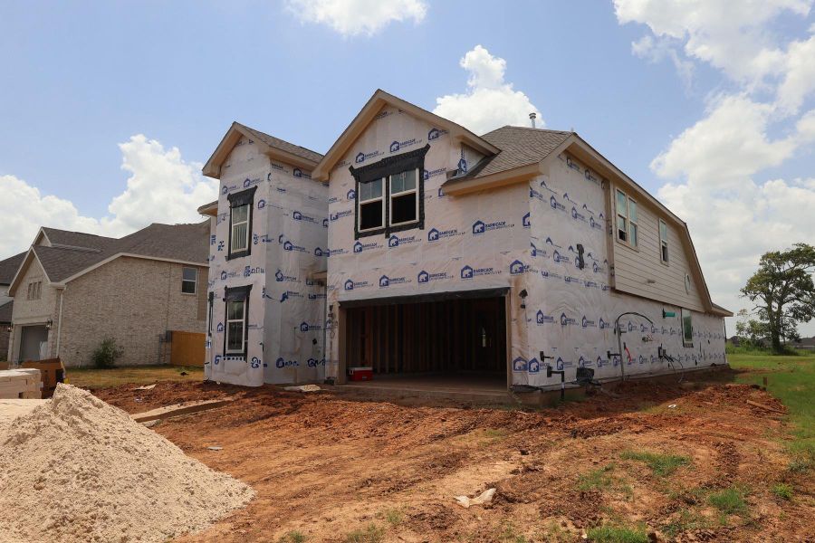 Two story home with 5 beds, 4.5 baths, and 3 car tandem garage