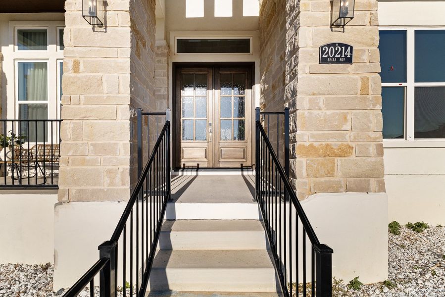 Exterior details and patio area of a home in , San Antonio (Image 23).