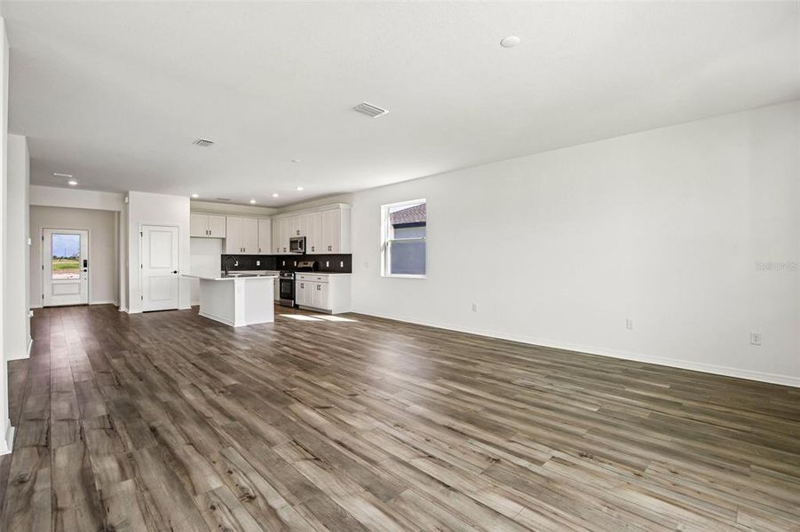 Spacious, unfurnished interior of a new home in Coasterra, Palmetto (Image 15).