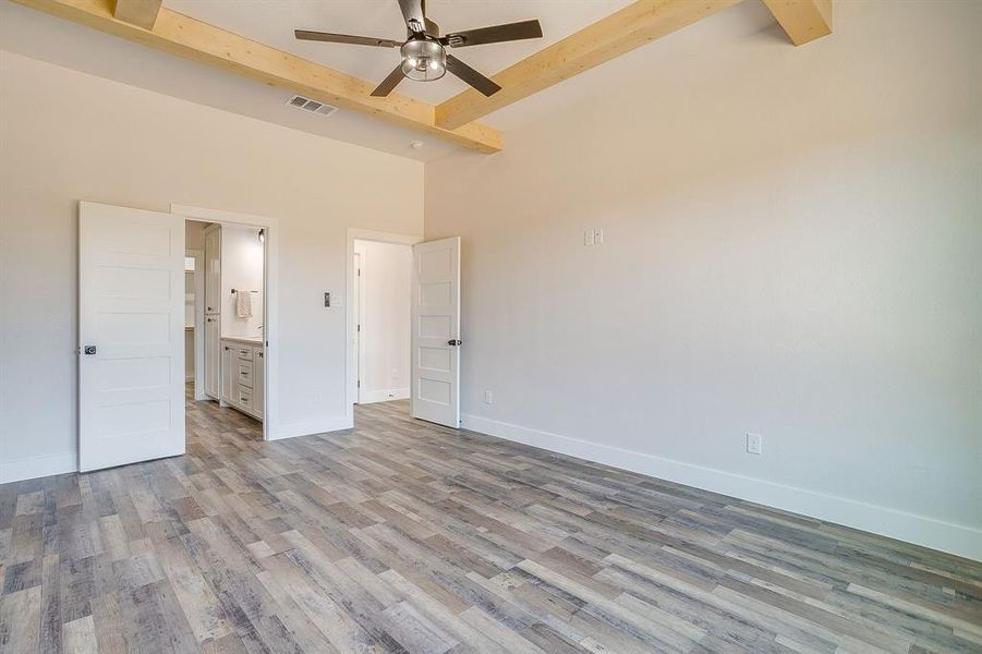 Spacious, unfurnished interior of a new home in , Granbury (Image 20). Spacious, unfurnished interior of a new home in , Granbury (Image 20).