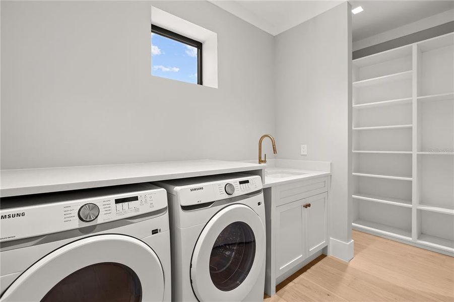 Furnished interior view inside a new home in , Orlando (Image 35).