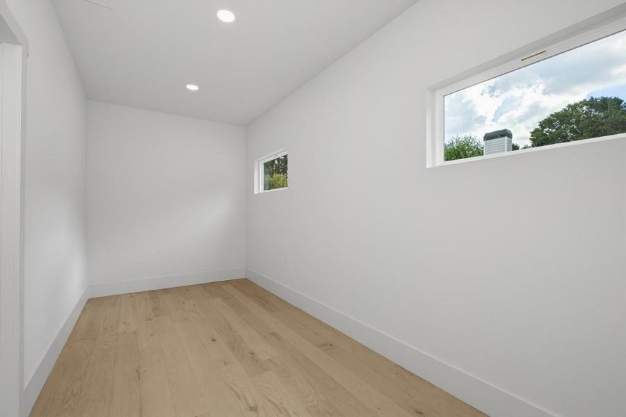Spacious, unfurnished interior of a new home in , Atlanta (Image 22).