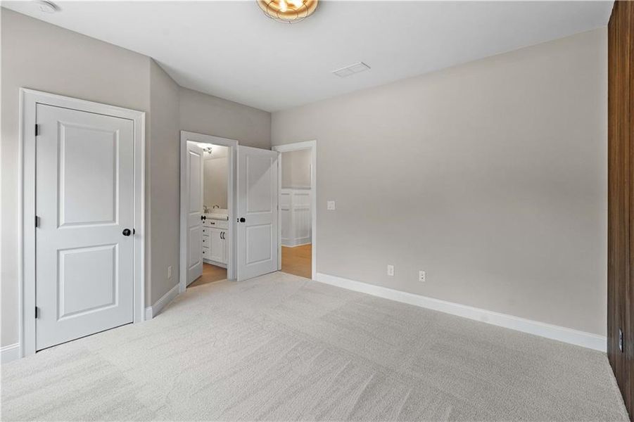 Spacious, unfurnished interior of a new home in Bellwyn, Johns Creek (Image 20).
