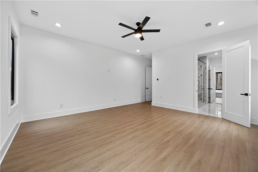 Spacious, unfurnished interior of a new home in , Auburn (Image 29).