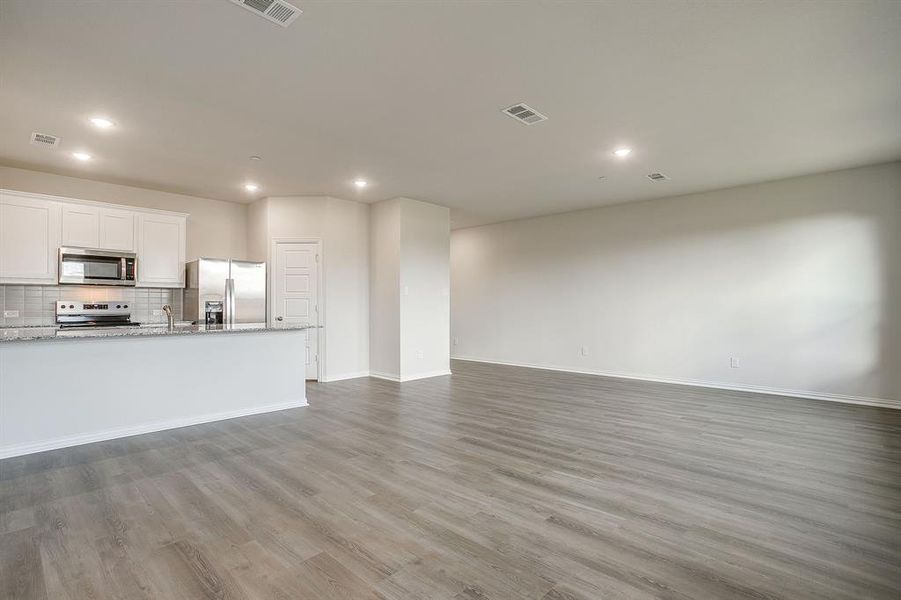 Spacious, unfurnished interior of a new home in , Mansfield (Image 16).