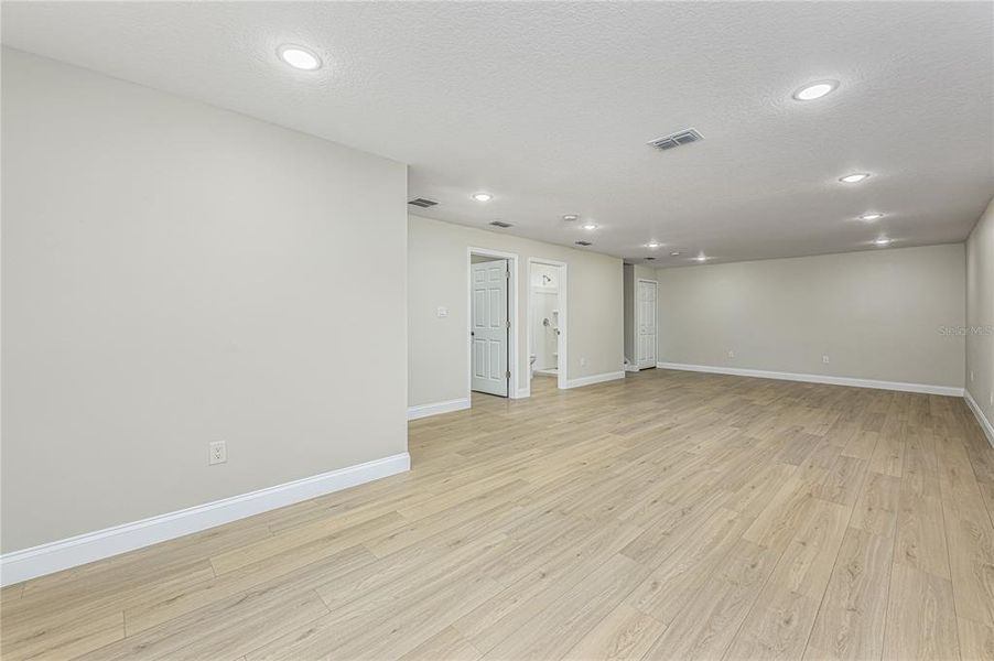 Spacious, unfurnished interior of a new home in , Deland (Image 20).