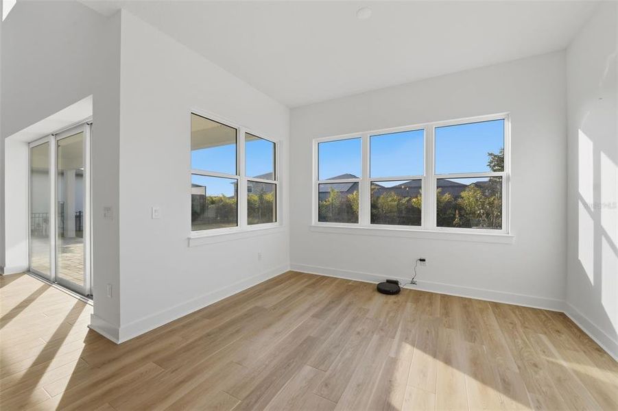 Spacious, unfurnished interior of a new home in Waterset, Apollo Beach (Image 32).