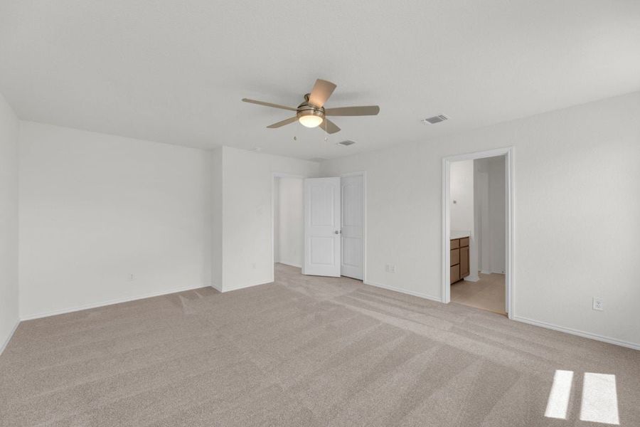 Spacious, unfurnished interior of a new home in Mustang Valley, Manor (Image 32).