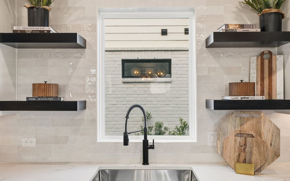 Representative interior finishes for a home built from the Haverford by Brookfield Residential in Midline, Webster (Image 15).