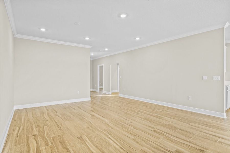 Spacious, unfurnished interior of a new home in Lake Merial, Panama City (Image 31).