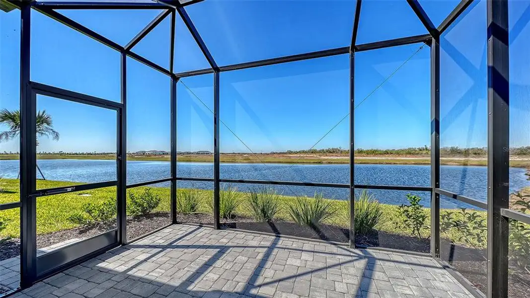 Exterior details and patio area of a home in , Bradenton (Image 3).