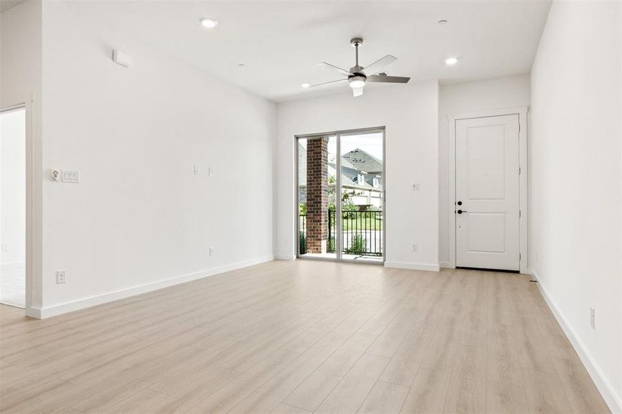 007-2833ConcordDrive-Wylie-TX-75098-Living.jpg-SMALL