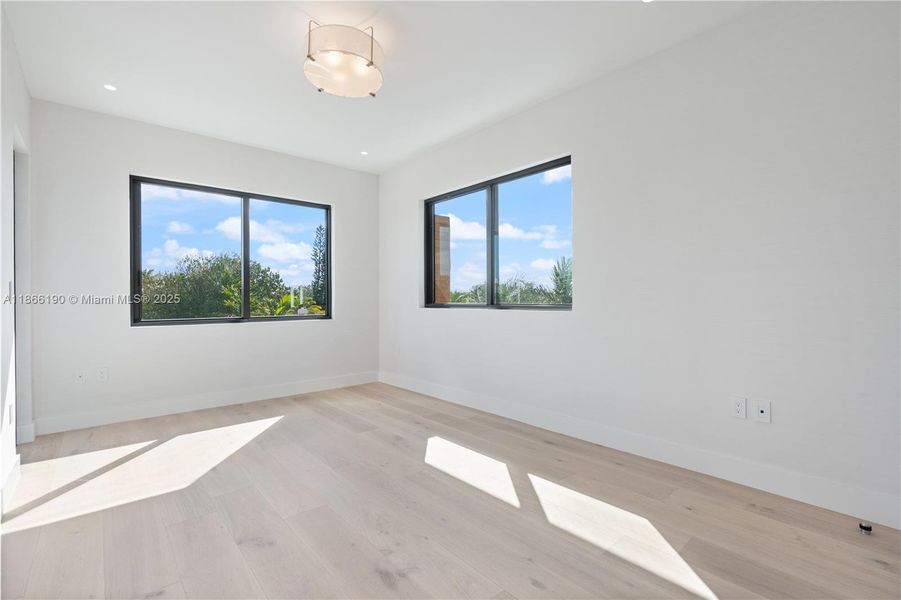 Spacious, unfurnished interior of a new home in , Surfside (Image 18).