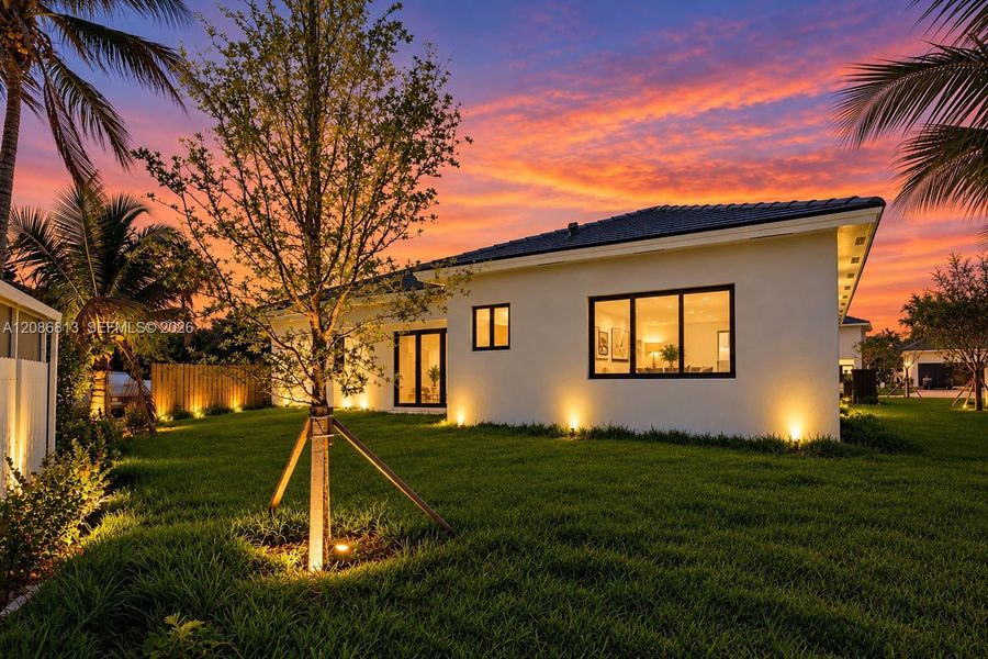 Exterior details and patio area of a home in , Cutler Bay (Image 24).