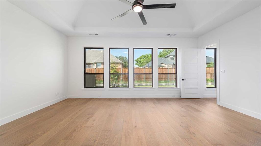 Spacious, unfurnished interior of a new home in Adkins Park 70', Hurst (Image 23).