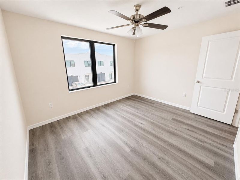 Spacious, unfurnished interior of a new home in , Tampa (Image 27).