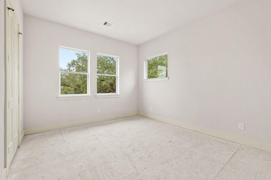 Spacious, unfurnished interior of a new home in , Houston (Image 9).