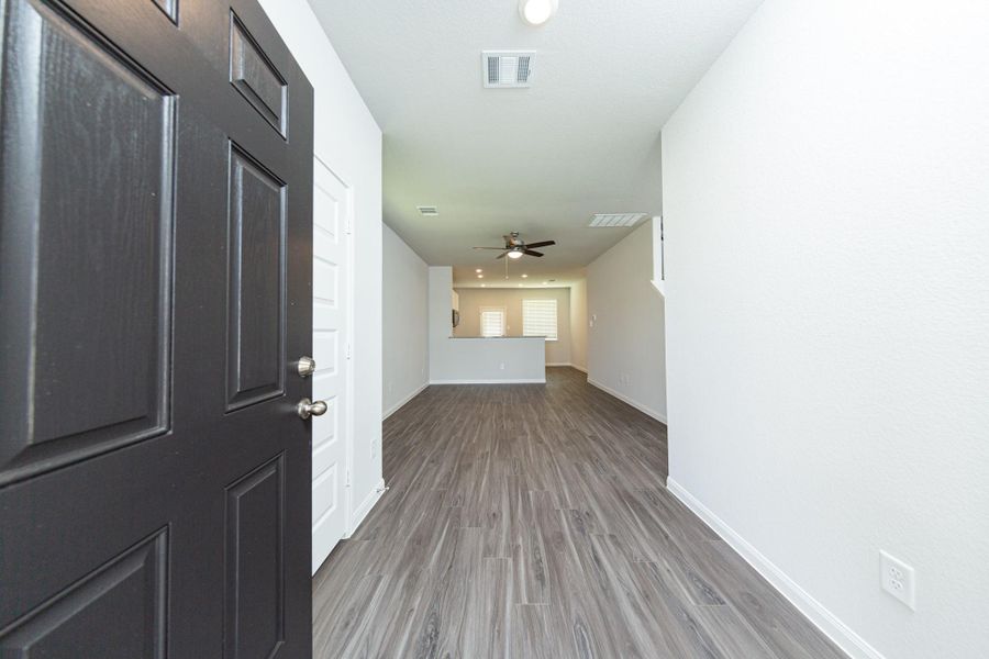 Spacious, unfurnished interior of a new home in River's Edge, Conroe (Image 7). Spacious, unfurnished interior of a new home in River's Edge, Conroe (Image 7).