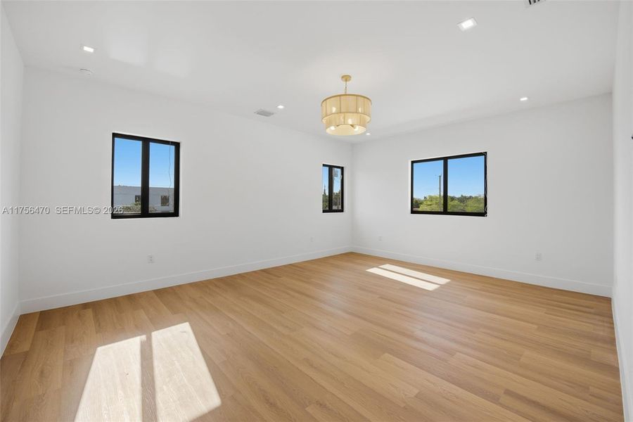 Spacious, unfurnished interior of a new home in , Miami (Image 34).